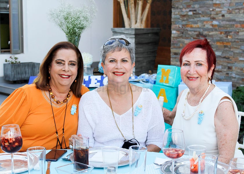 Yazmín, Sara Elia y Carmelita