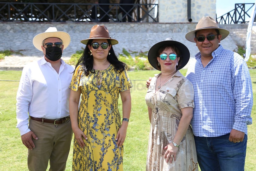 Luis Carlos, Patricia, Maricarmen y Víctor