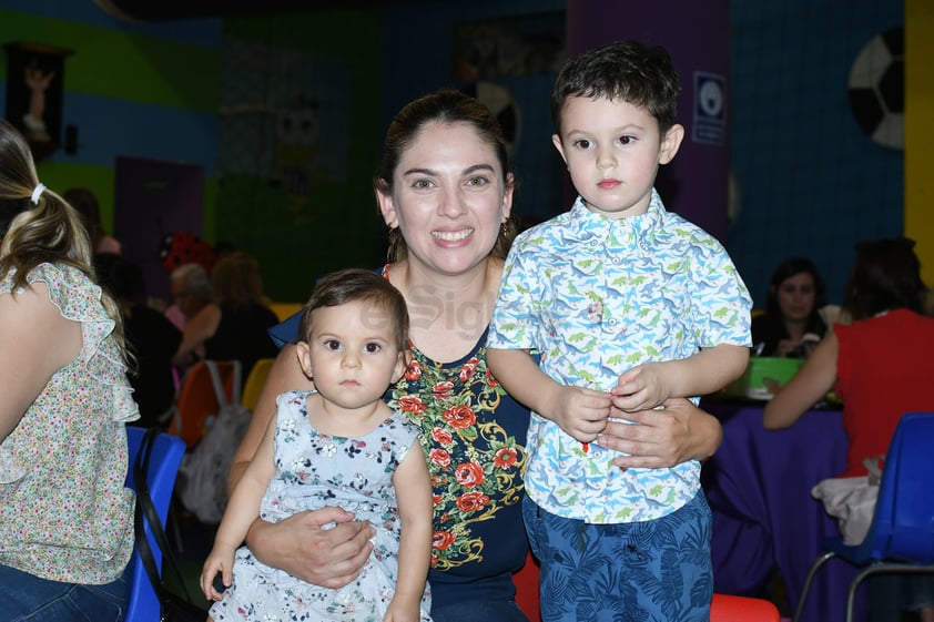 Perla, Julio y Regina