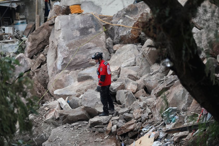 Edomex evacuará 80 viviendas tras derrumbe en cerro del Chiquihuite