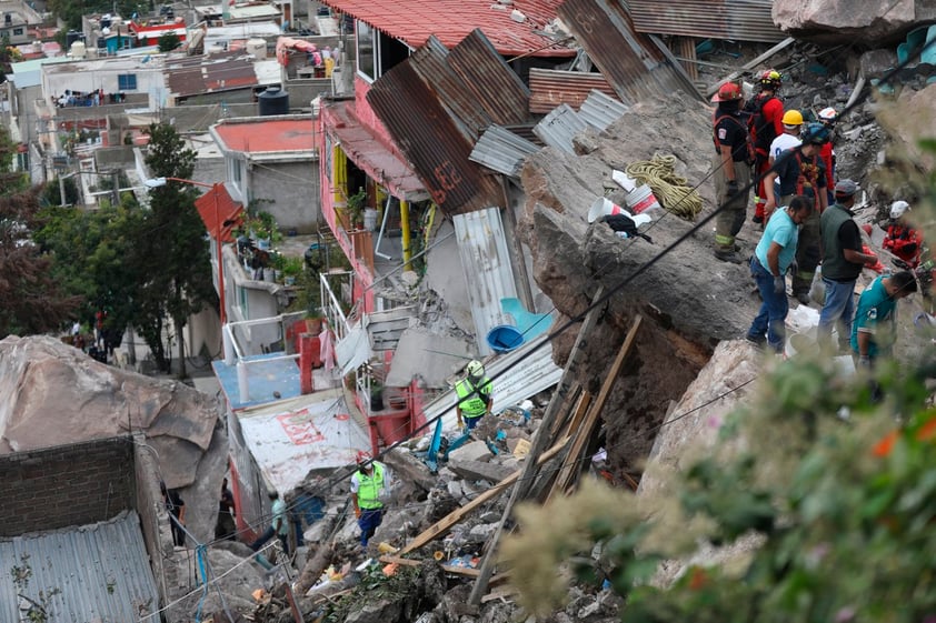 Edomex evacuará 80 viviendas tras derrumbe en cerro del Chiquihuite