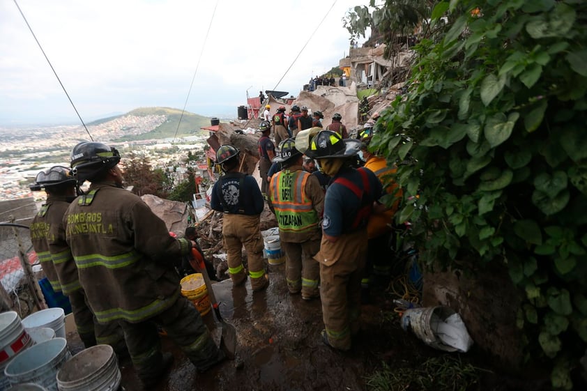 Edomex evacuará 80 viviendas tras derrumbe en cerro del Chiquihuite