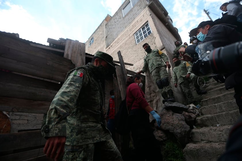 Edomex evacuará 80 viviendas tras derrumbe en cerro del Chiquihuite