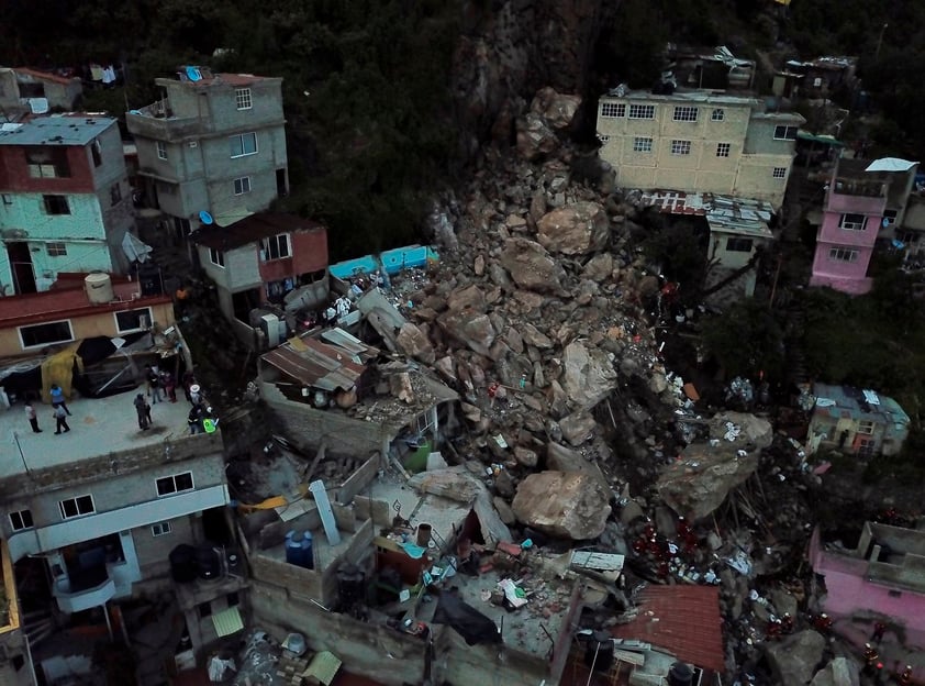 Edomex evacuará 80 viviendas tras derrumbe en cerro del Chiquihuite