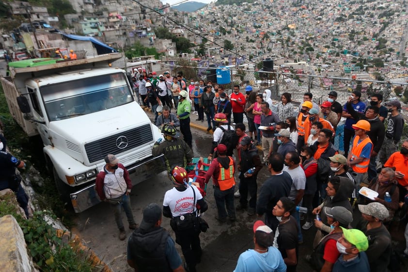 Edomex evacuará 80 viviendas tras derrumbe en cerro del Chiquihuite