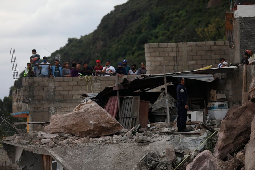 Edomex evacuará 80 viviendas tras derrumbe en cerro del Chiquihuite