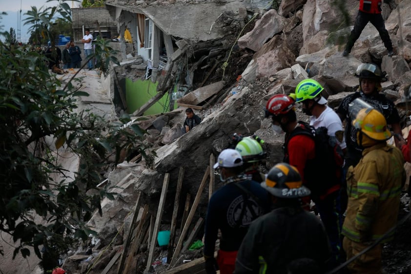 Edomex evacuará 80 viviendas tras derrumbe en cerro del Chiquihuite