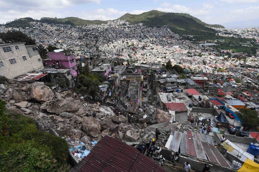 Edomex evacuará 80 viviendas tras derrumbe en cerro del Chiquihuite