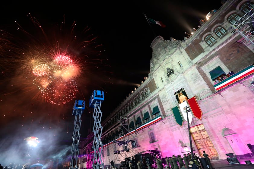 Presidente López Obrador encabeza Grito de Independencia desde Palacio Nacional