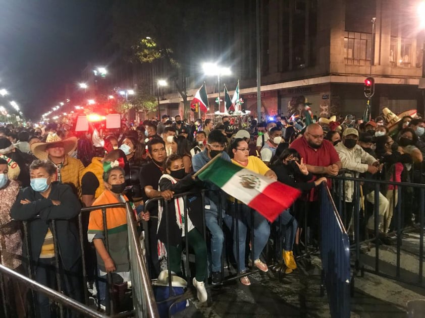 Presidente López Obrador encabeza Grito de Independencia desde Palacio Nacional