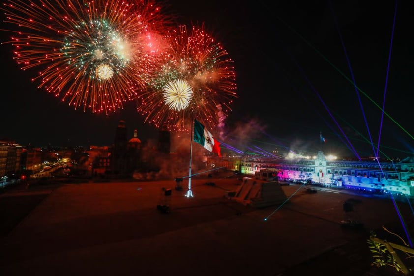 Presidente López Obrador encabeza Grito de Independencia desde Palacio Nacional