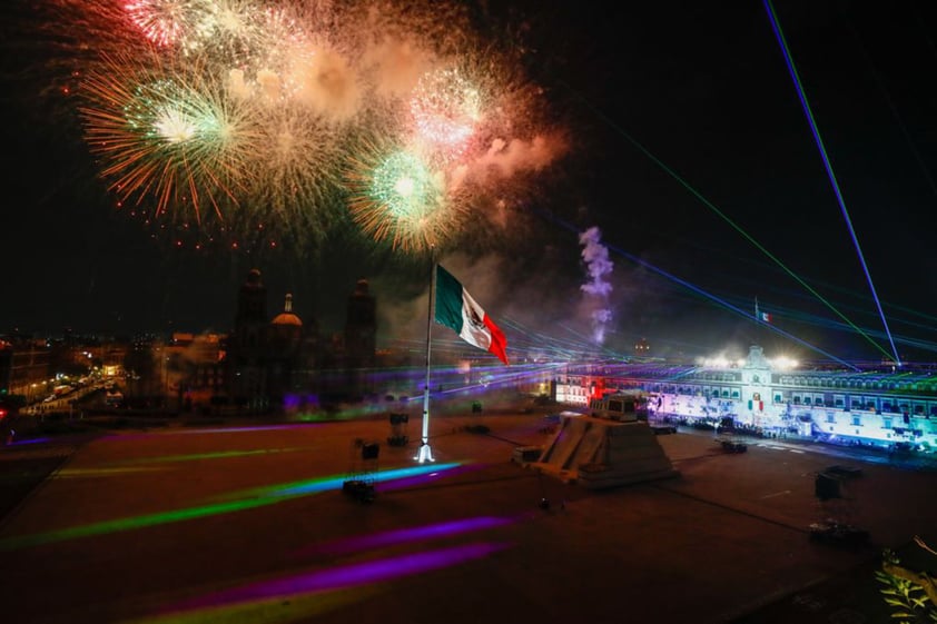 Presidente López Obrador encabeza Grito de Independencia desde Palacio Nacional