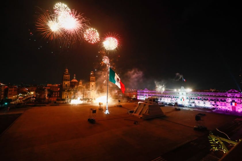 Presidente López Obrador encabeza Grito de Independencia desde Palacio Nacional