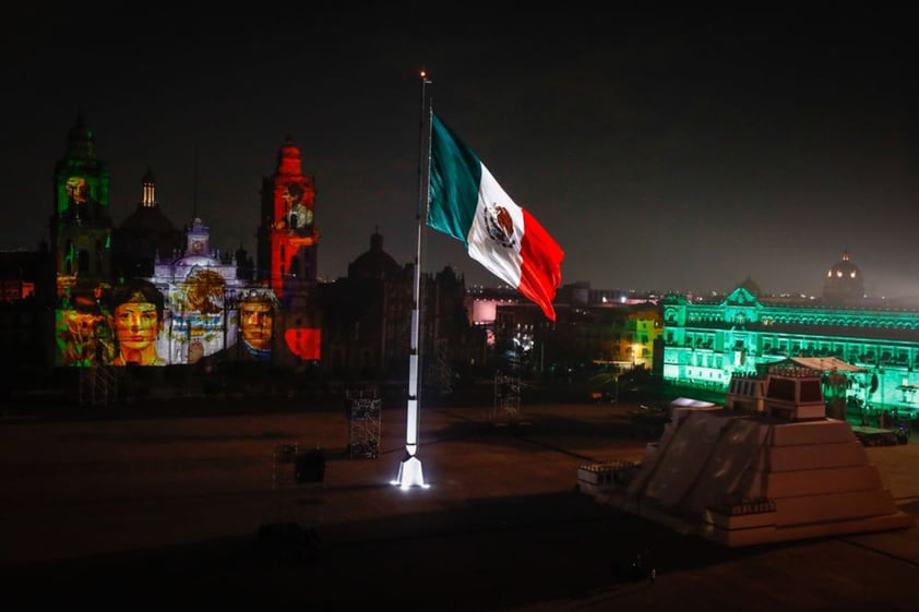 Presidente López Obrador encabeza Grito de Independencia desde Palacio Nacional