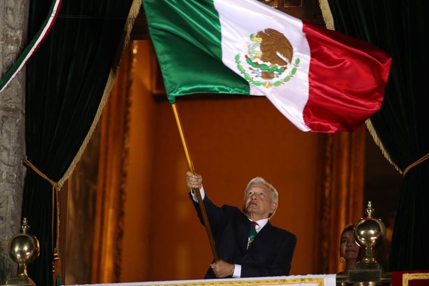 Presidente López Obrador encabeza Grito de Independencia desde Palacio Nacional