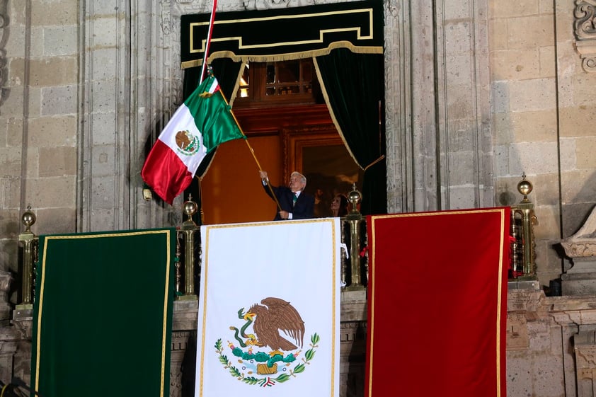 Presidente López Obrador encabeza Grito de Independencia desde Palacio Nacional