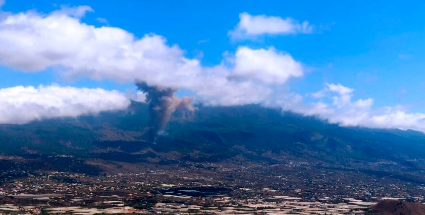 Volcán Cumbre Vieja ubicado en isla española de La Palma entra en erupción