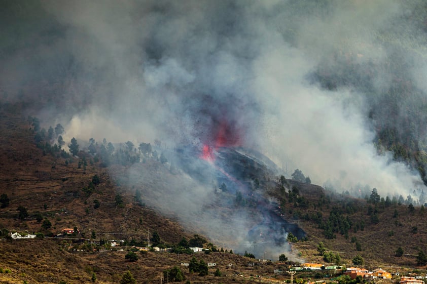 Volcán Cumbre Vieja ubicado en isla española de La Palma entra en erupción