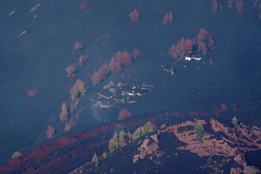 Volcán Cumbre Vieja prosigue camino de destrucción en la isla española de la Palma