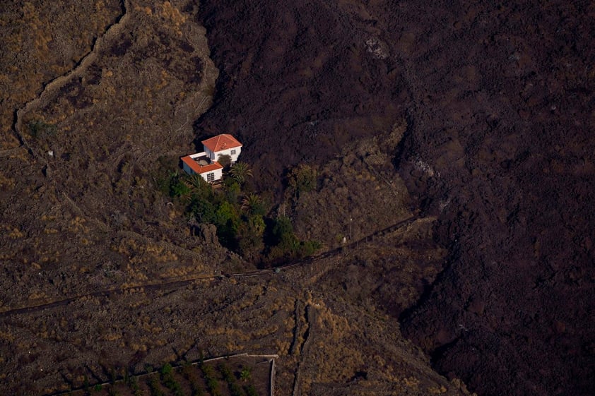 Volcán Cumbre Vieja prosigue camino de destrucción en la isla española de la Palma