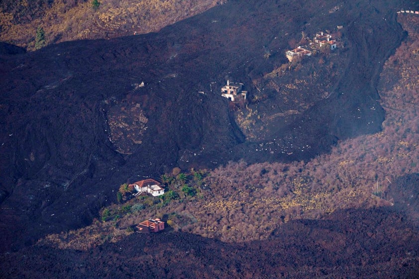 Volcán Cumbre Vieja prosigue camino de destrucción en la isla española de la Palma