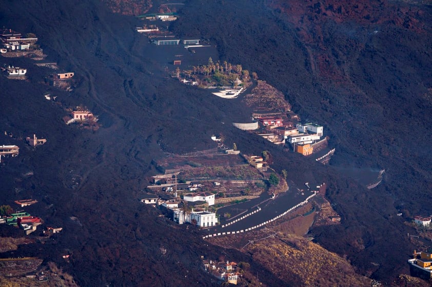 Volcán Cumbre Vieja prosigue camino de destrucción en la isla española de la Palma