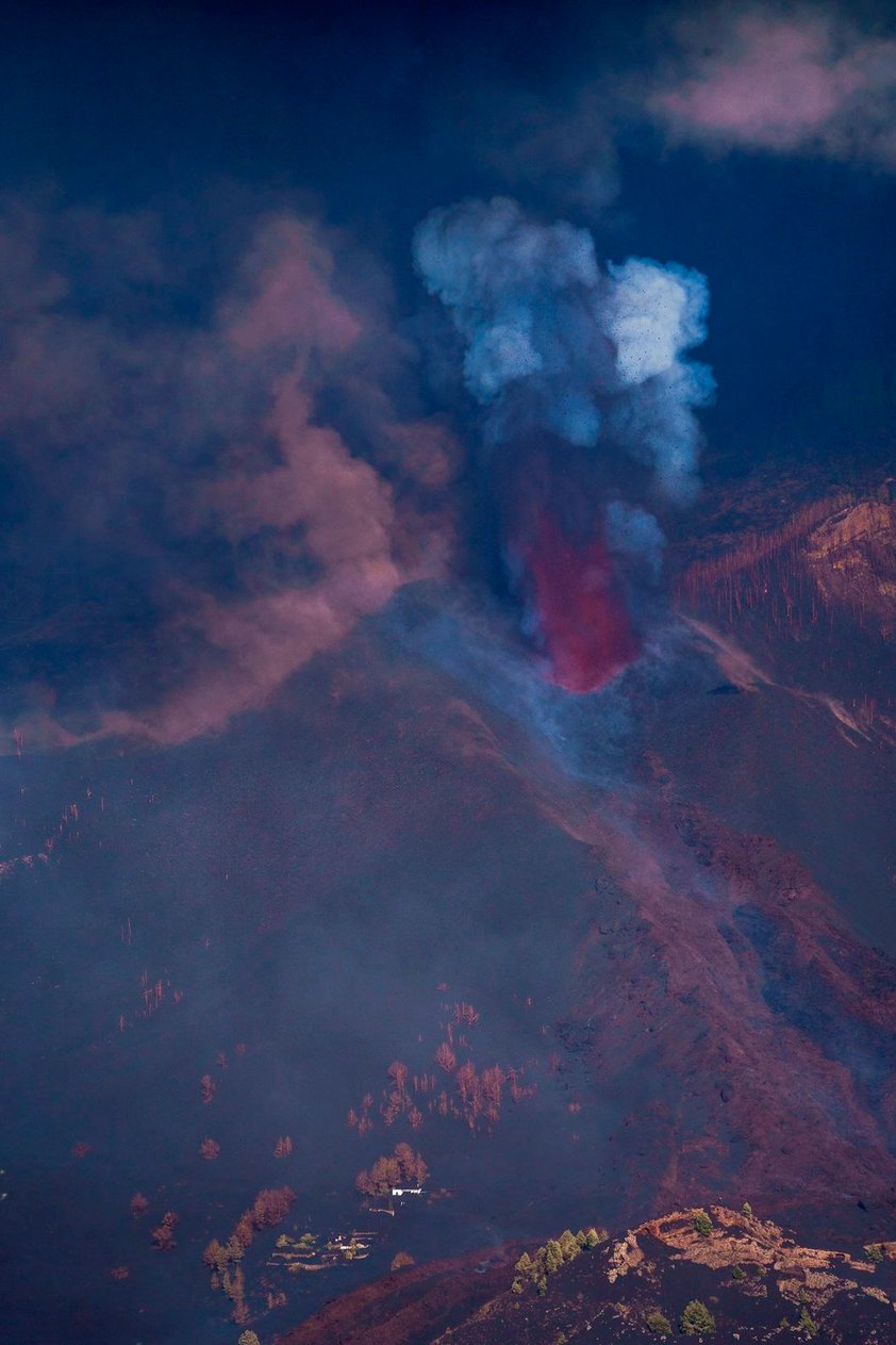 Volcán Cumbre Vieja prosigue camino de destrucción en la isla española de la Palma