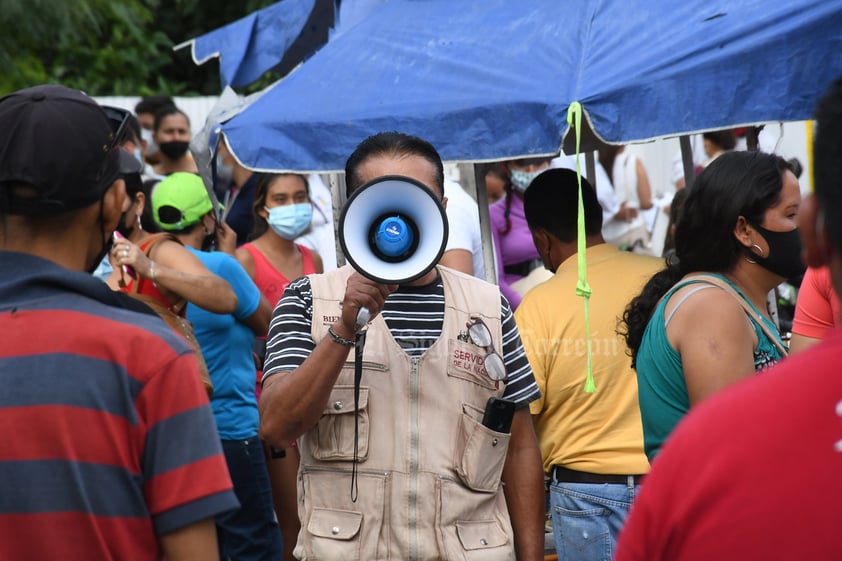 Bloquean bulevar Revolución de Torreón por vacunas antiCOVID agotadas