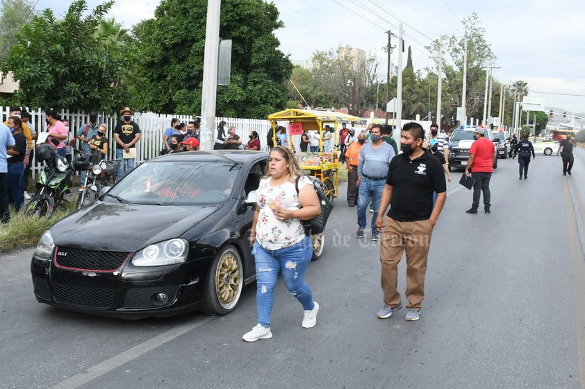 Bloquean bulevar Revolución de Torreón por vacunas antiCOVID agotadas