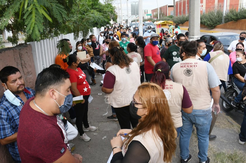 Bloquean bulevar Revolución de Torreón por vacunas antiCOVID agotadas