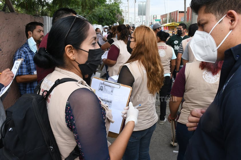 Bloquean bulevar Revolución de Torreón por vacunas antiCOVID agotadas