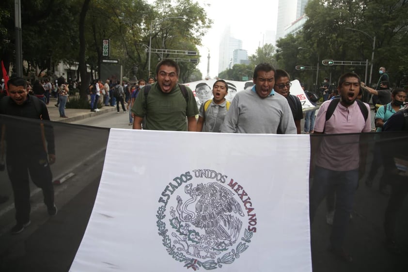 A siete años de la desaparición de normalistas, Marchan por Ayotzinapa