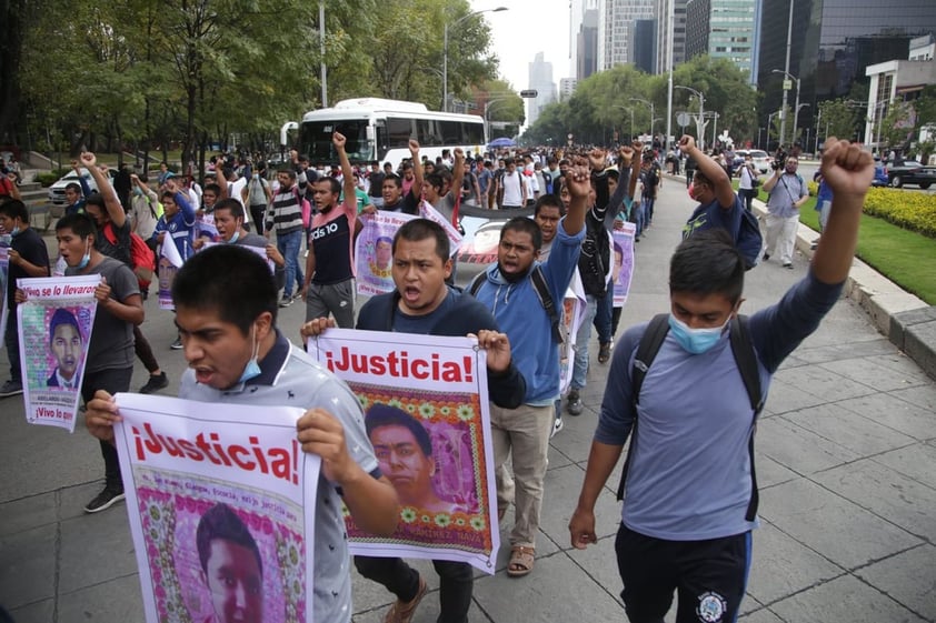 A siete años de la desaparición de normalistas, Marchan por Ayotzinapa