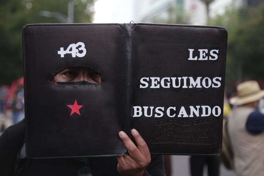 A siete años de la desaparición de normalistas, Marchan por Ayotzinapa