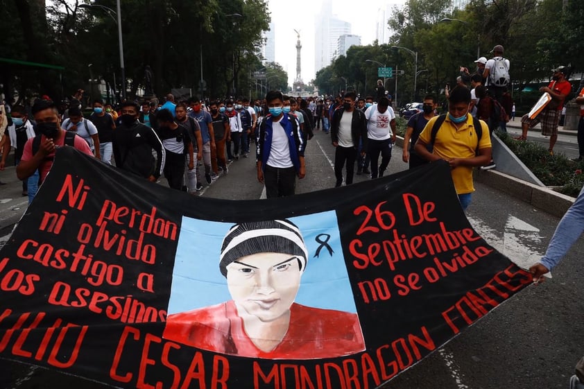 A siete años de la desaparición de normalistas, Marchan por Ayotzinapa