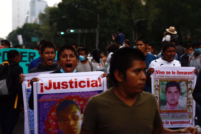 A siete años de la desaparición de normalistas, Marchan por Ayotzinapa