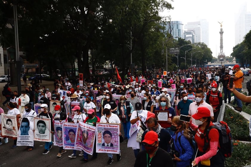 A siete años de la desaparición de normalistas, Marchan por Ayotzinapa