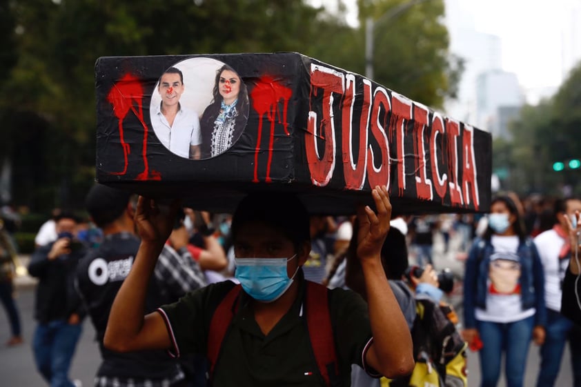 A siete años de la desaparición de normalistas, Marchan por Ayotzinapa