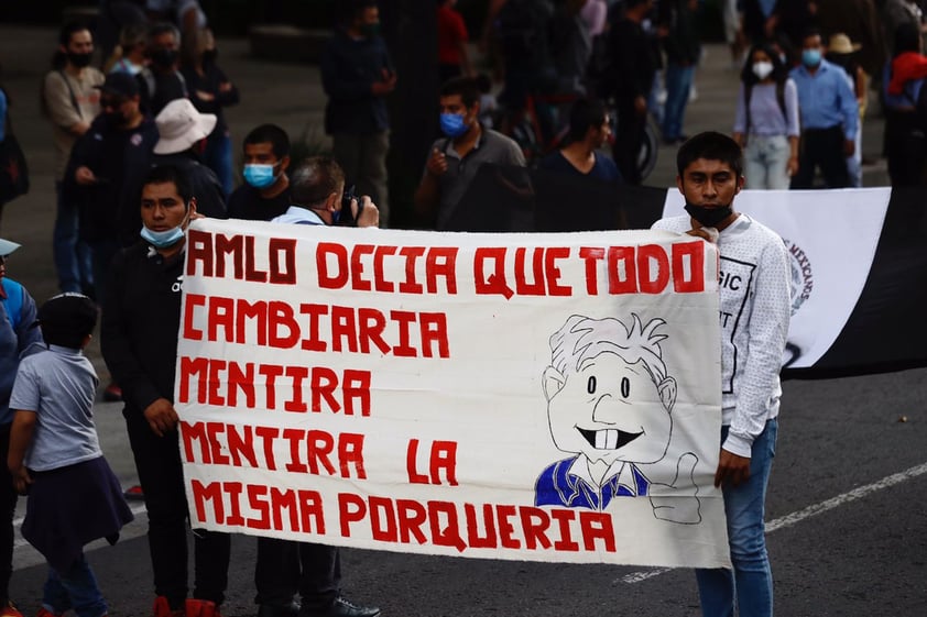 A siete años de la desaparición de normalistas, Marchan por Ayotzinapa