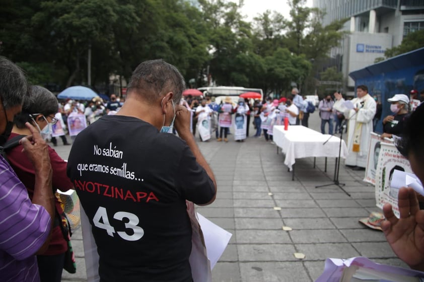 A siete años de la desaparición de normalistas, Marchan por Ayotzinapa