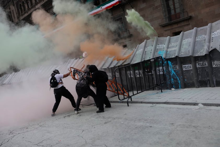 Mujeres protestan en CDMX por Día del Aborto legal y seguro, se reportan 37 lesionados