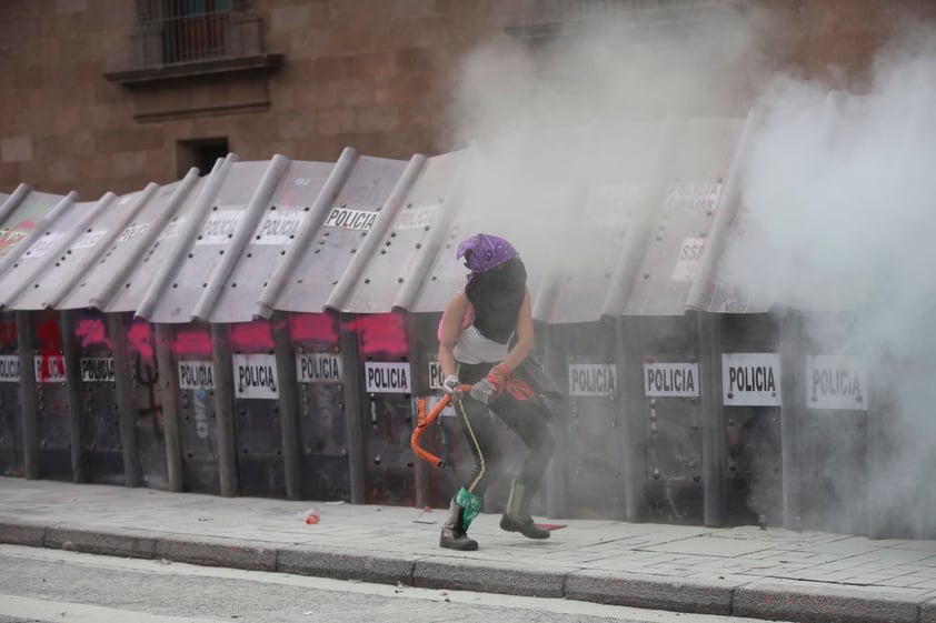 Mujeres protestan en CDMX por Día del Aborto legal y seguro, se reportan 37 lesionados