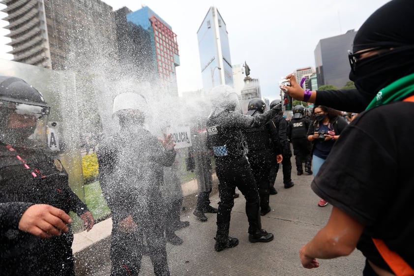 Mujeres protestan en CDMX por Día del Aborto legal y seguro, se reportan 37 lesionados