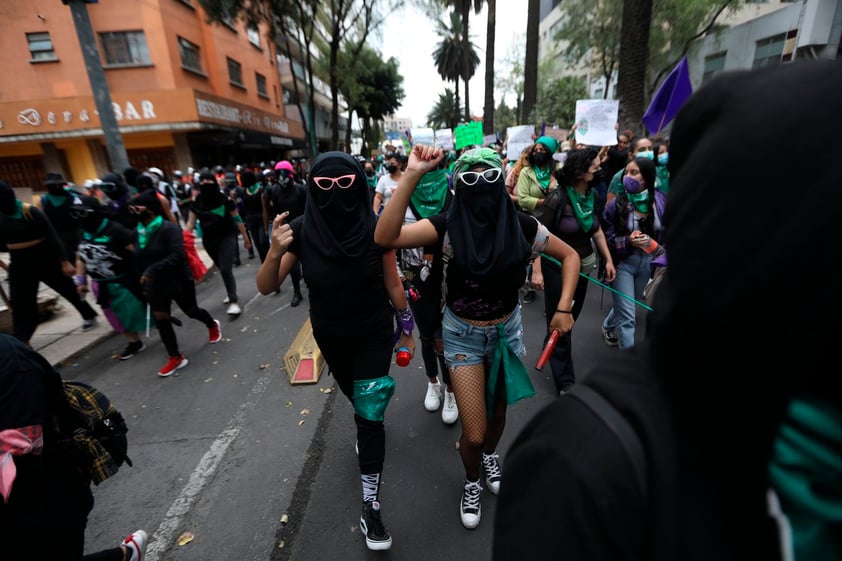 Mujeres protestan en CDMX por Día del Aborto legal y seguro, se reportan 37 lesionados