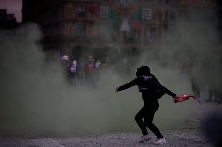 Mujeres protestan en CDMX por Día del Aborto legal y seguro, se reportan 37 lesionados