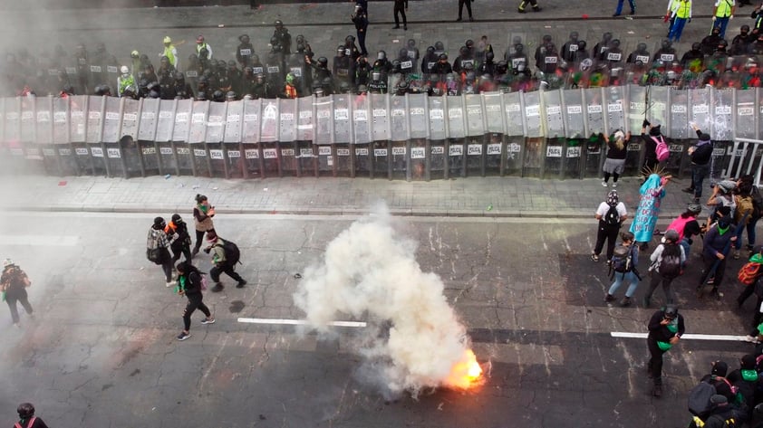 Mujeres protestan en CDMX por Día del Aborto legal y seguro, se reportan 37 lesionados