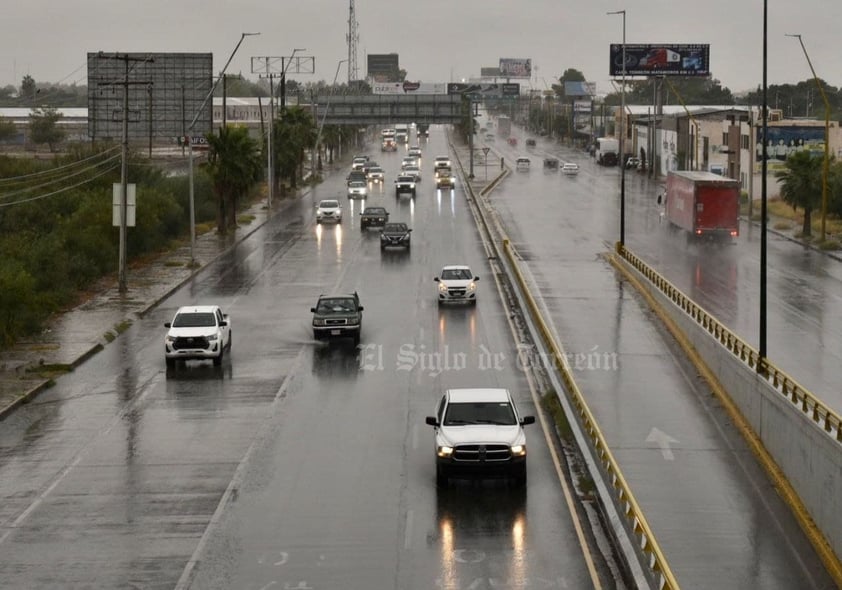 Lluvias dejan estragos y accidentes viales en Torreón