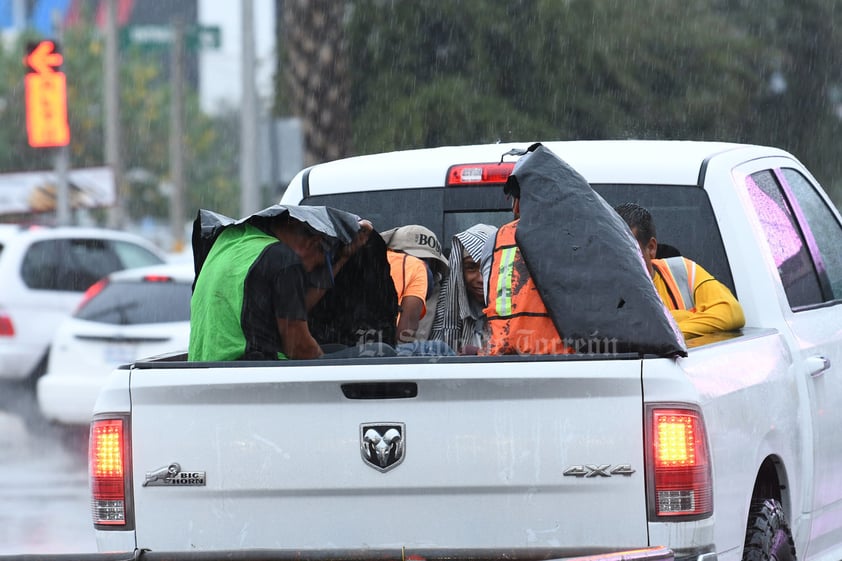 Lluvias dejan estragos y accidentes viales en Torreón