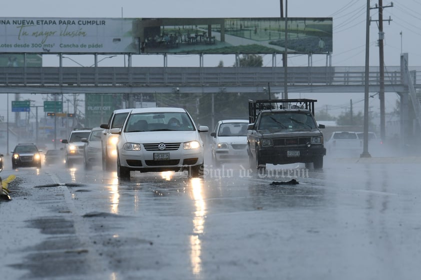 Lluvias dejan estragos y accidentes viales en Torreón