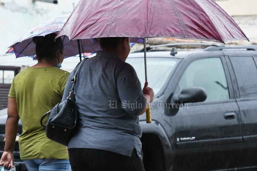 Lluvias dejan estragos y accidentes viales en Torreón